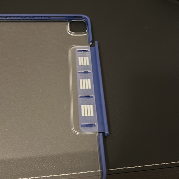 Otter Box case for IPad Pro 12”. - Picture 3 of 4